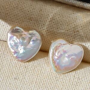 18K Gold Freshwater  Pearl Heart Stud Earrings (1103)